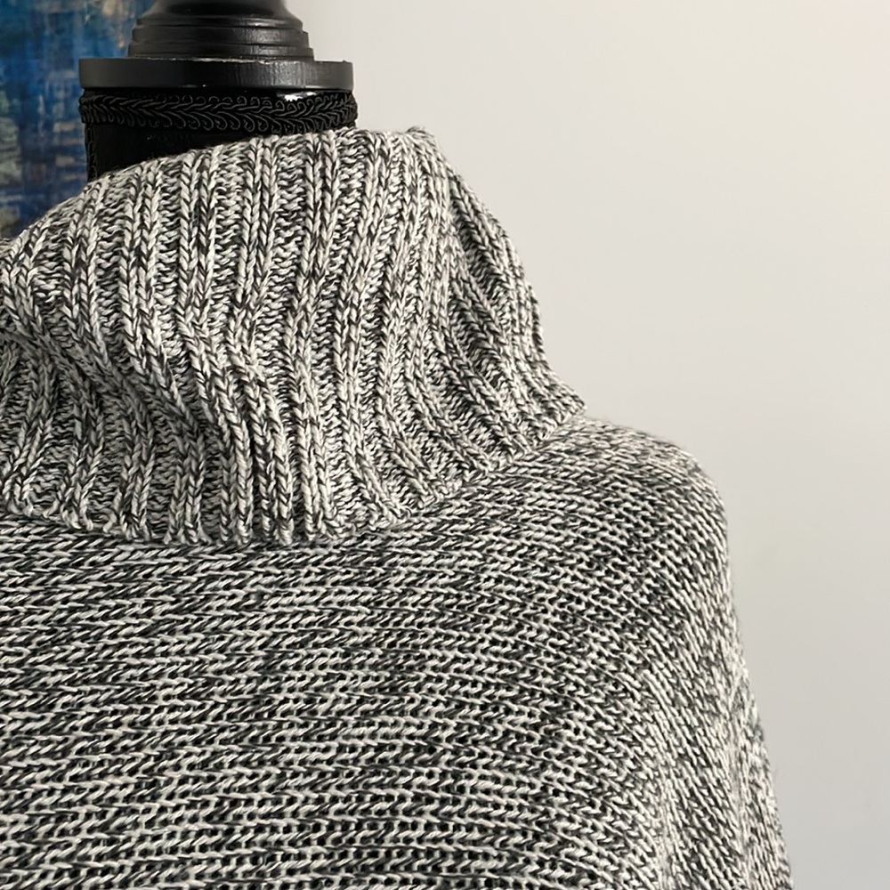 Alya Women’s Poncho Sweater Size SM Gray Cowl Neck Soft Knit Boho Style Ruffles - Picture 7 of 9